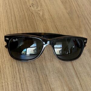 Ray-Ban RB2132 New Wayfarer 902L Tortoise Green Lens
